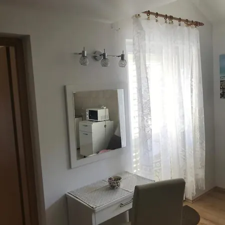 Appartamento Gallery For Two, Near The And The Center Of Jelsa (Hvar)